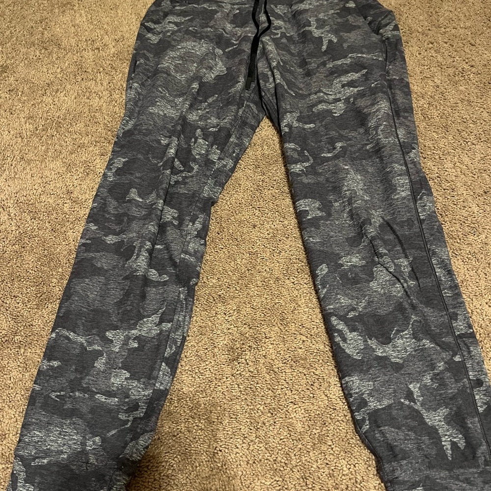 Lululemon camo joggers size 10